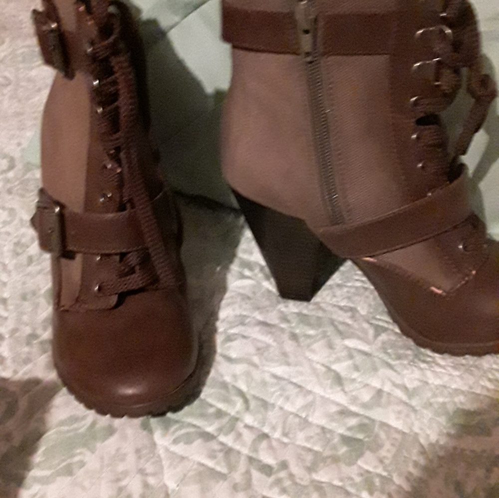Brown boots with block - Picture 3 of 3